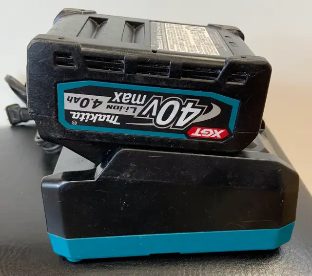 Makita 40V Battery   Fast Charger - Photo 4