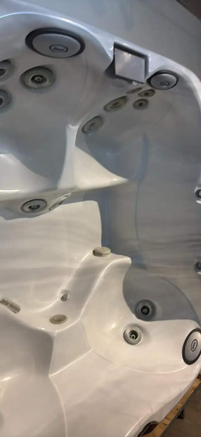 HUGE SAVINGS – 2023 Jacuzzi Brand 4-5 person Hot Tub - Photo 2