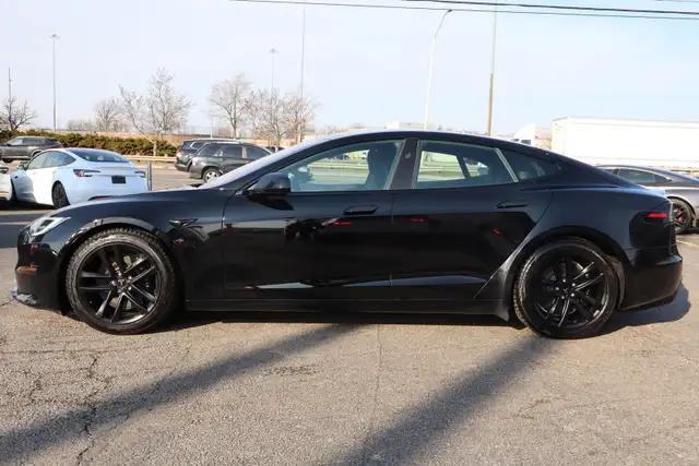 2025 Tesla Model S - Photo 4