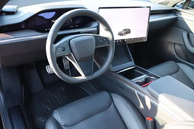 2025 Tesla Model S - Photo 9