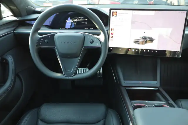 2025 Tesla Model S - Photo 10