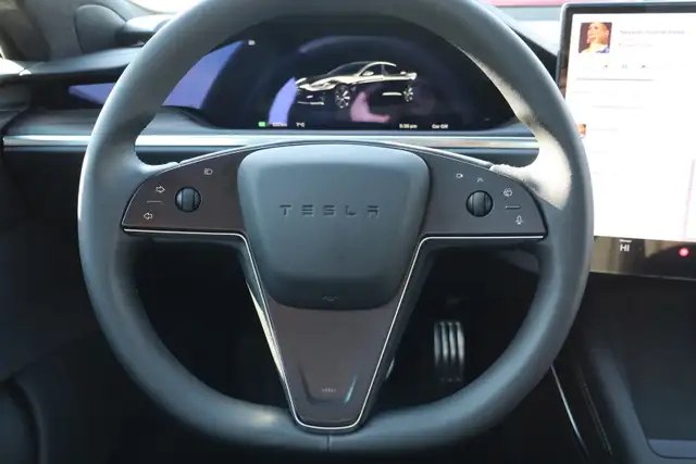 2025 Tesla Model S - Photo 11