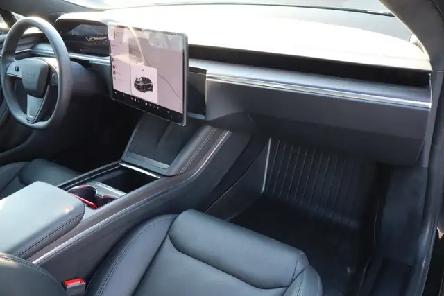 2025 Tesla Model S - Photo 14