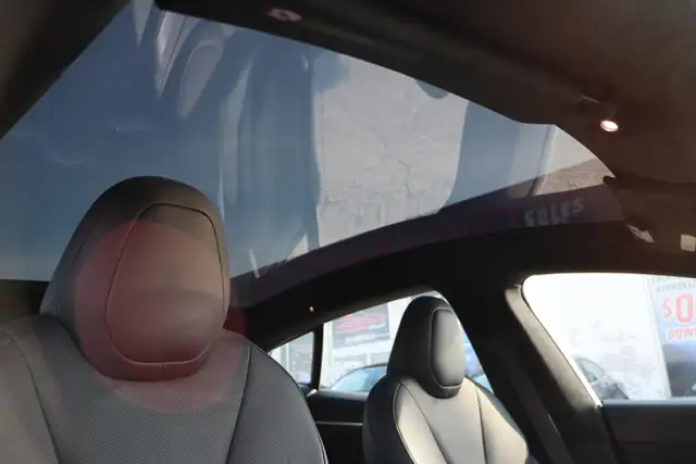 2025 Tesla Model S - Photo 15
