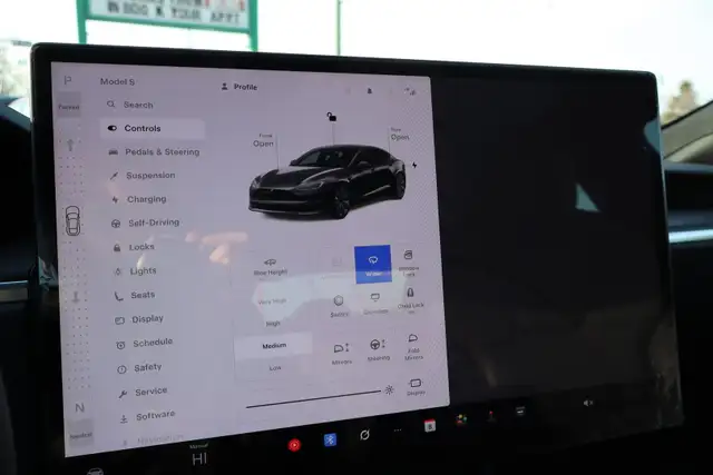 2025 Tesla Model S - Photo 17