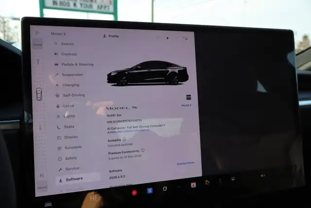 2025 Tesla Model S - Photo 18