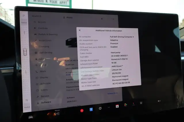 2025 Tesla Model S - Photo 19