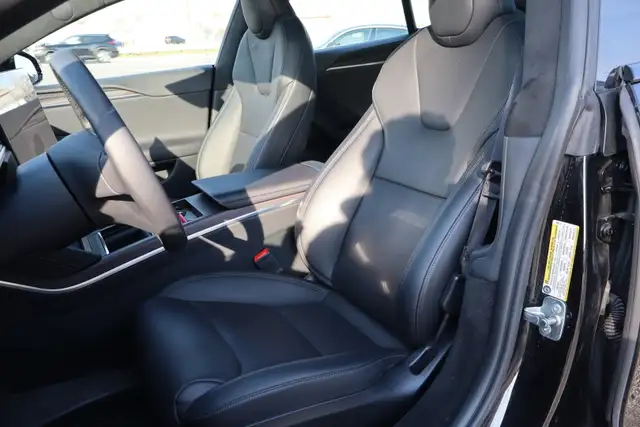 2025 Tesla Model S - Photo 28