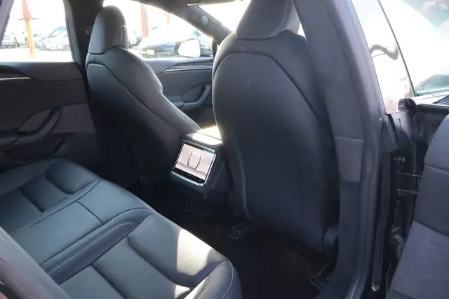 2025 Tesla Model S - Photo 30