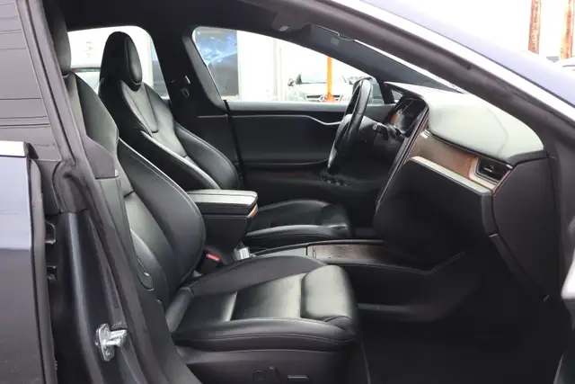 2020 Tesla Model S - Photo 14