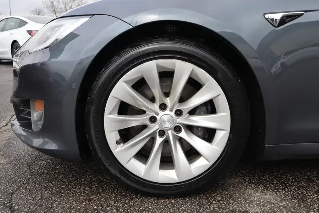 2020 Tesla Model S - Photo 25