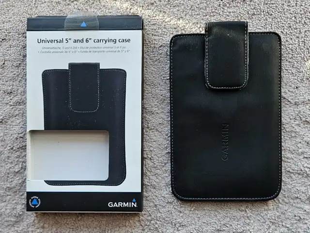 BRAND NEW GARMIN UNIVERSAL 5' AND 6' CARRYING CASE