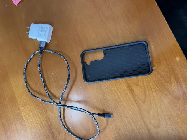 Selling Galaxy S22 for $150 - Photo 3