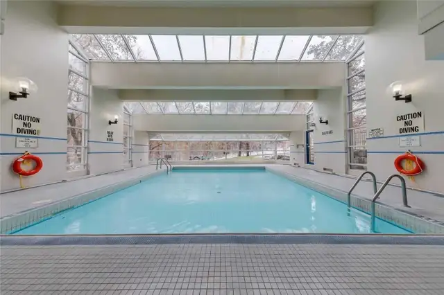 Furnished, Bright  Apartment Master Bedroom Near UTSC Centennial - Photo 3