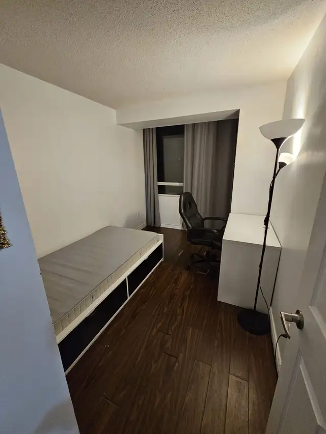 Furnished, Bright  Apartment Master Bedroom Near UTSC Centennial - Photo 5