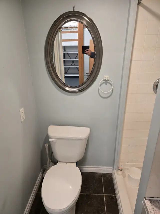 Warehouse with 2 offices upstairs  Prime Location Brantford - Photo 9