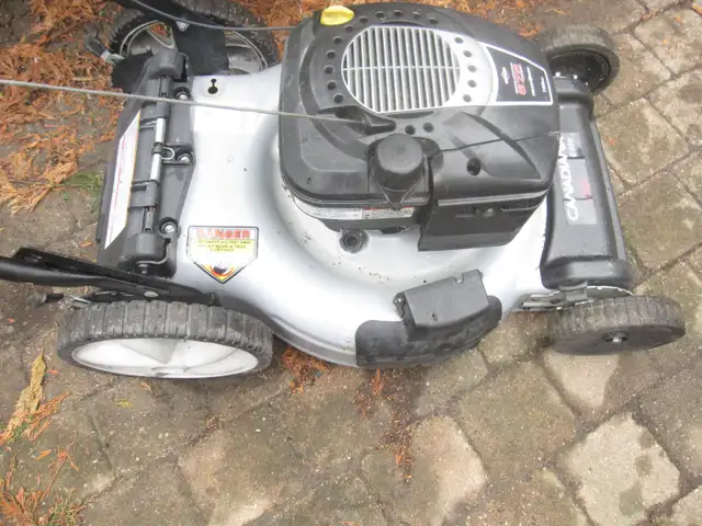 22 INCH CANADIANA 6.75 H/P BRIGGS ENGINE PUSH MOWER AUTO START - Photo 2