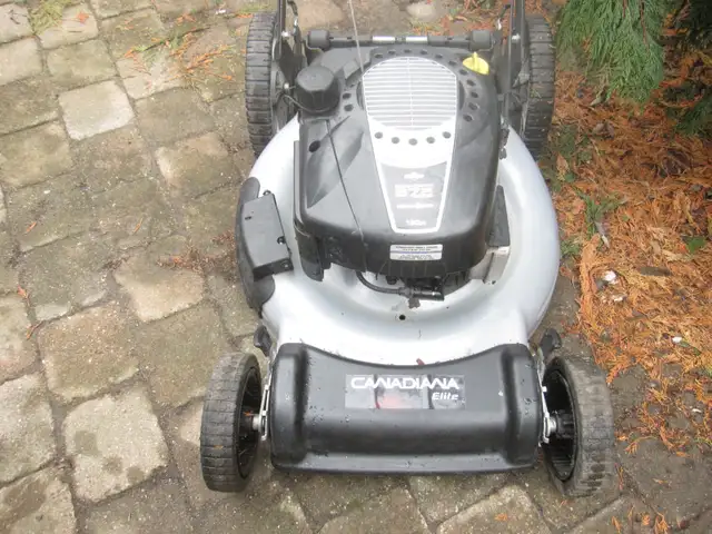 22 INCH CANADIANA 6.75 H/P BRIGGS ENGINE PUSH MOWER AUTO START - Photo 3