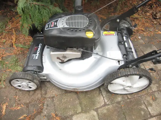 22 INCH CANADIANA 6.75 H/P BRIGGS ENGINE PUSH MOWER AUTO START - Photo 4