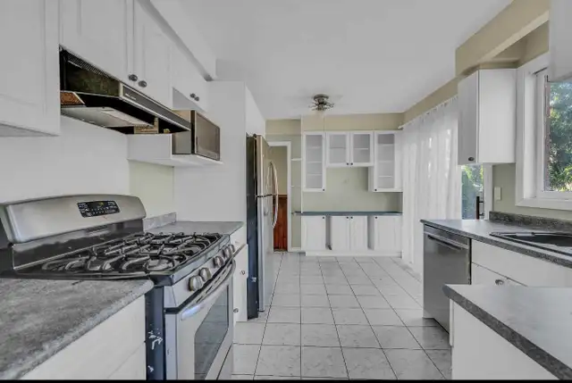 Spacious Room For Rent - Photo 6