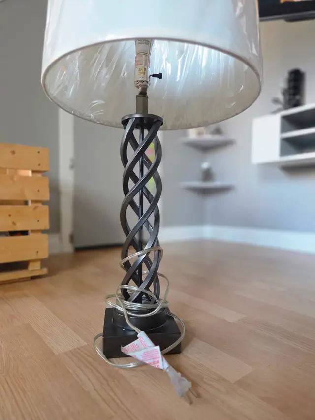 Coffe tables, end tables and lamps - Photo 6