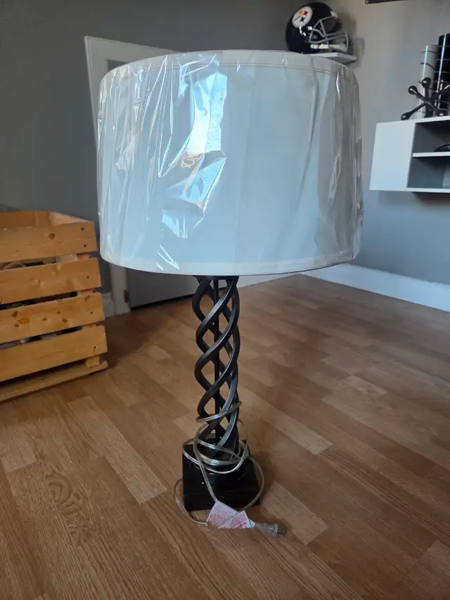 Coffe tables, end tables and lamps - Photo 7