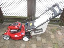 22' TORO RECYCLER SELF PROPELLED  7 H/P BRIGGS AUTO START