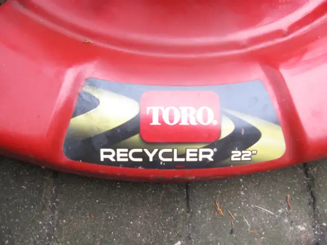 22' TORO RECYCLER SELF PROPELLED  7 H/P BRIGGS AUTO START - Photo 3