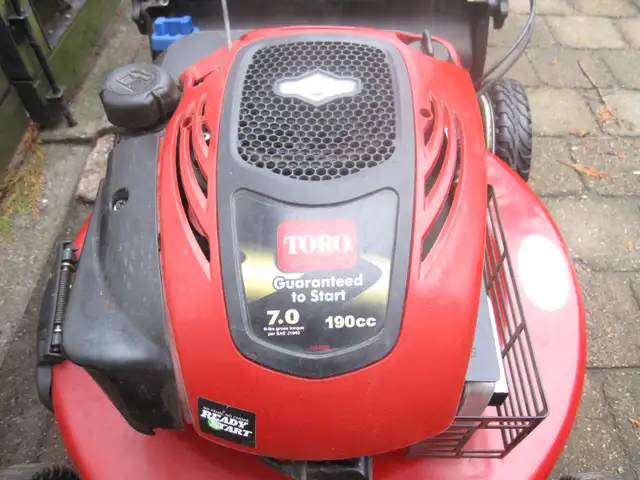 22' TORO RECYCLER SELF PROPELLED  7 H/P BRIGGS AUTO START - Photo 4