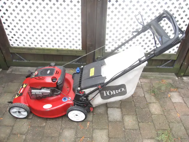 22' TORO RECYCLER SELF PROPELLED  7 H/P BRIGGS AUTO START - Photo 7