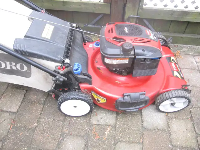 22' TORO RECYCLER SELF PROPELLED  7 H/P BRIGGS AUTO START - Photo 9