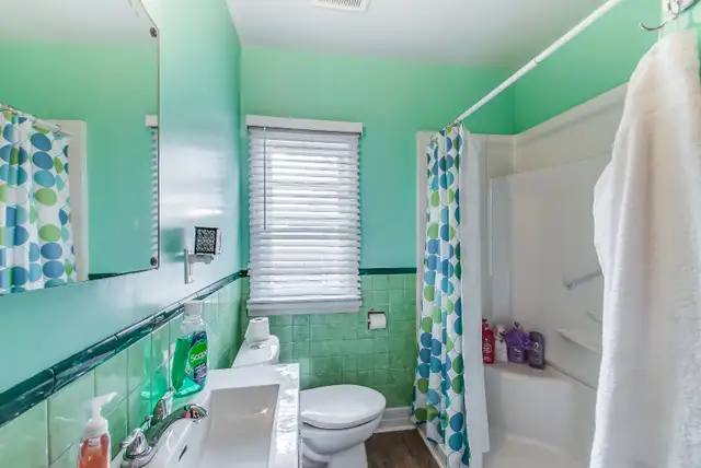 Charming raised Bungalow in Mature Community - Photo 5