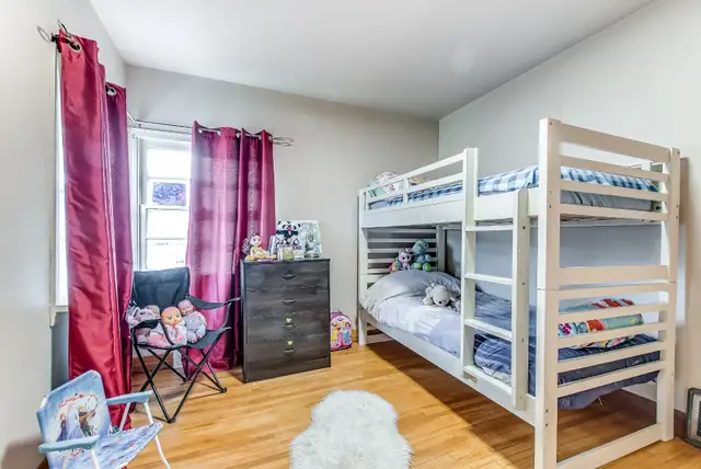 Charming raised Bungalow in Mature Community - Photo 6