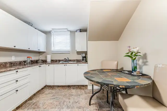 Charming raised Bungalow in Mature Community - Photo 7