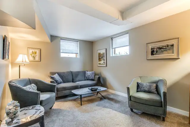 Charming raised Bungalow in Mature Community - Photo 8