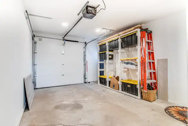 Charming raised Bungalow in Mature Community - Photo 10