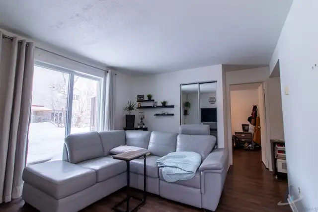 Appartement à Louer - 17 rue Damphousse #1 - Photo 2