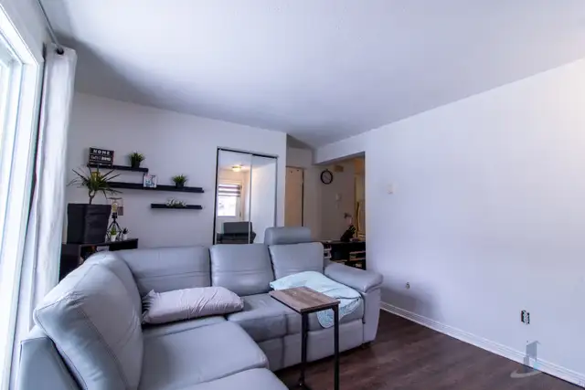 Appartement à Louer - 17 rue Damphousse #1 - Photo 3