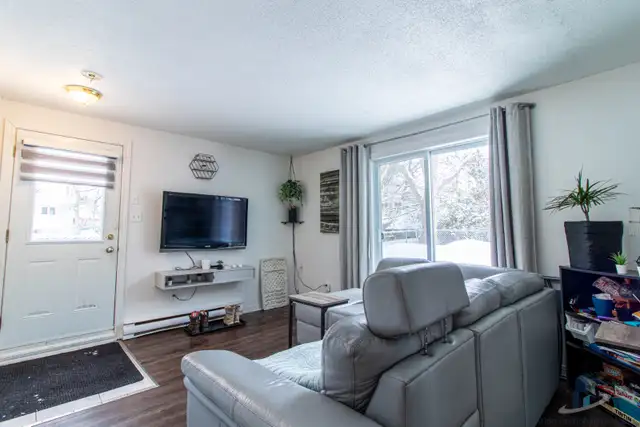 Appartement à Louer - 17 rue Damphousse #1 - Photo 4