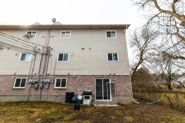 Appartement à Louer - 17 rue Damphousse #1 - Photo 11