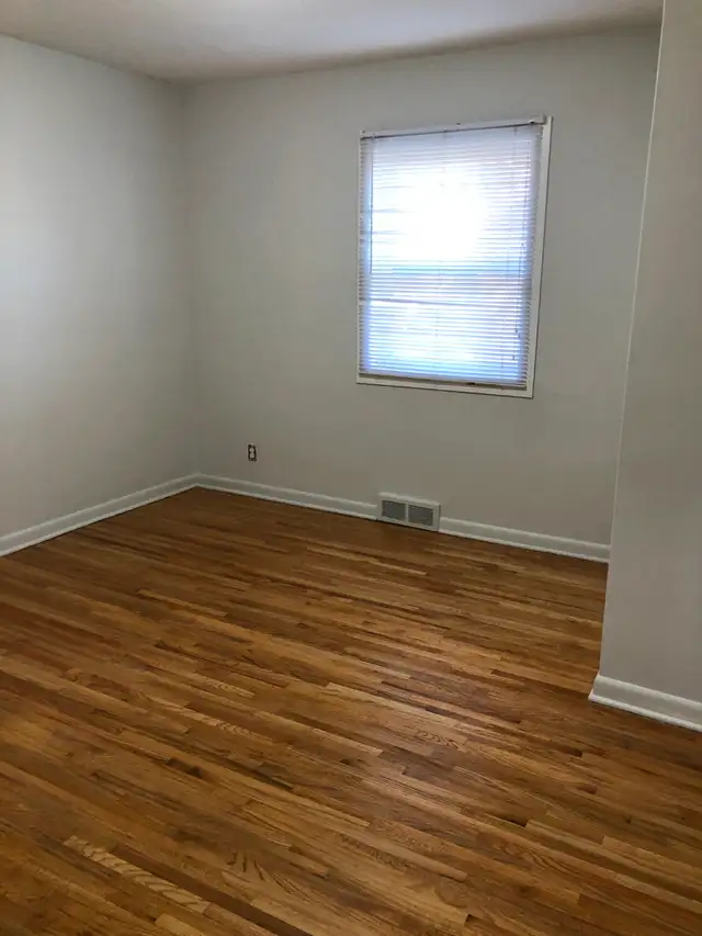 Marda Loop  2 Bedroom Apartment upper floor $1650 - Photo 4