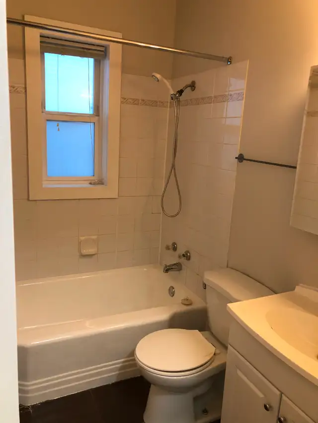 Marda Loop  2 Bedroom Apartment upper floor $1650 - Photo 6