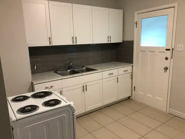 Marda Loop  2 Bedroom Apartment upper floor $1650 - Photo 7