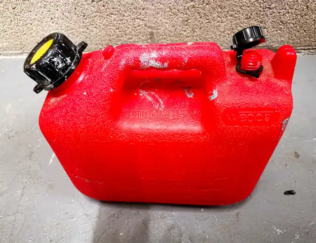Plastic Gasoline Can - Photo 3