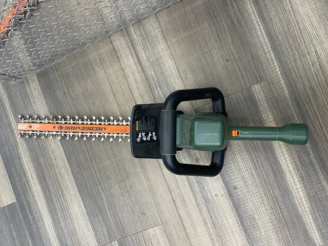 Black and Decker HedgeHog Hedge Trimmer - Photo 2