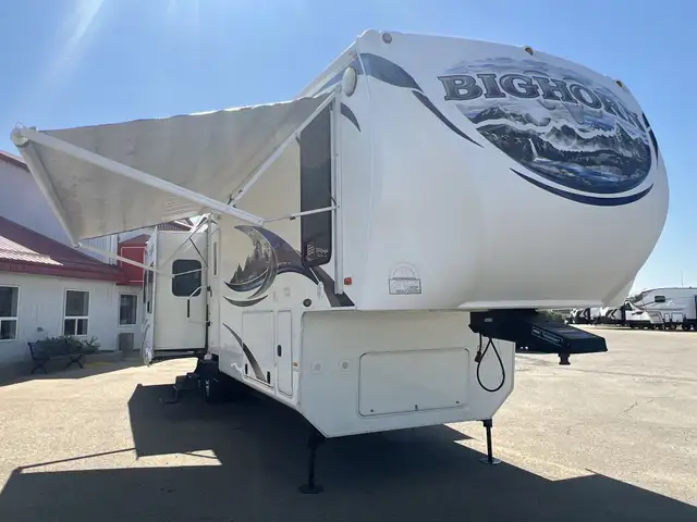 2012 Heartland Bighorn 3685RL SPACIOUS,, COUPLES UNIT