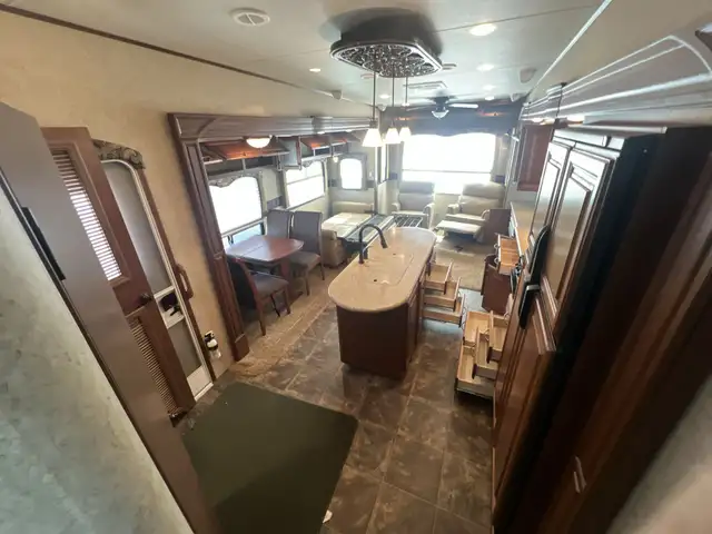 2012 Heartland Bighorn 3685RL SPACIOUS,, COUPLES UNIT - Photo 4