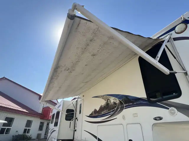 2012 Heartland Bighorn 3685RL SPACIOUS,, COUPLES UNIT - Photo 6