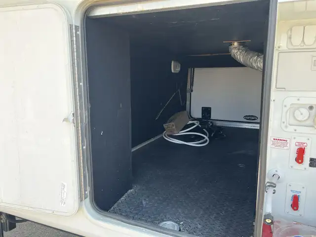 2012 Heartland Bighorn 3685RL SPACIOUS,, COUPLES UNIT - Photo 11