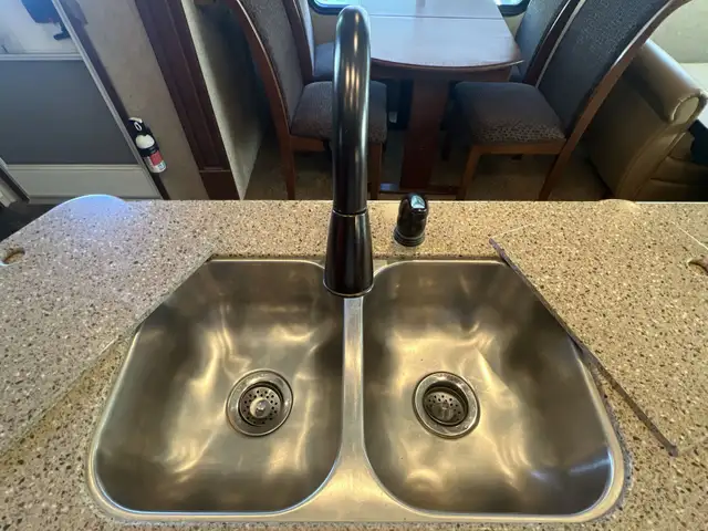 2012 Heartland Bighorn 3685RL SPACIOUS,, COUPLES UNIT - Photo 28